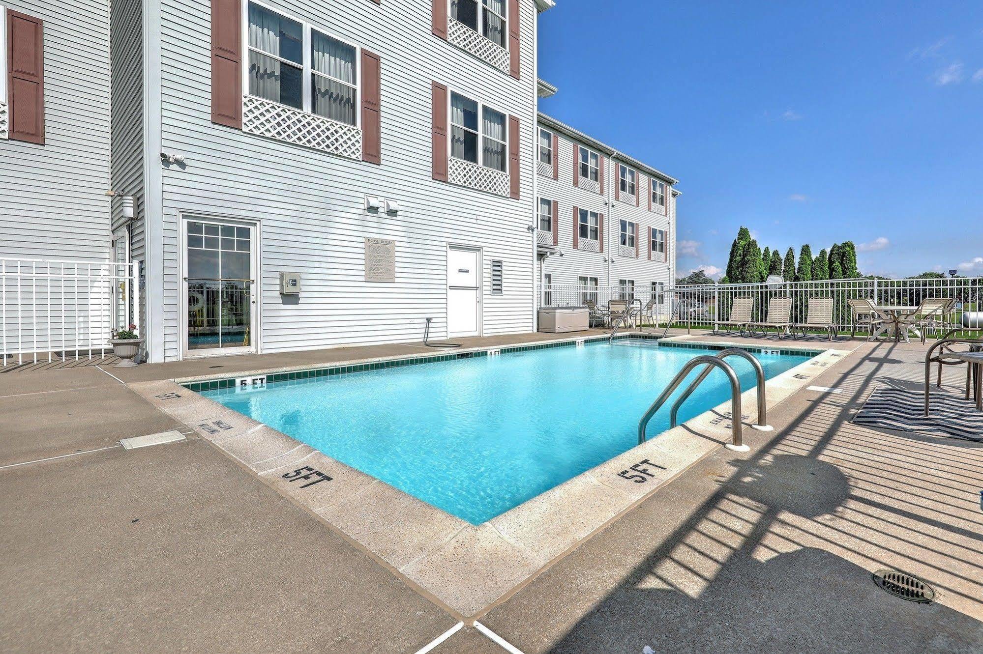 Lancaster Inn & Suites Manheim Eksteriør billede